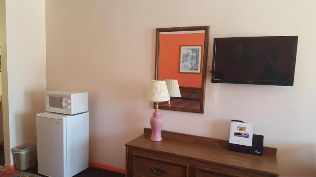 Regency Motel 2*